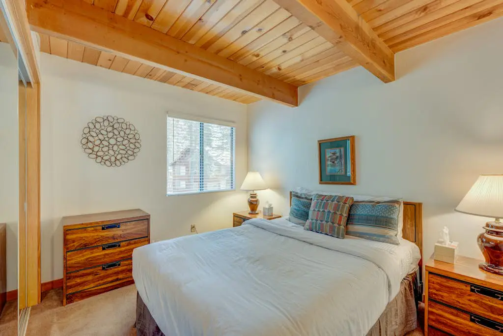 Remodeled home with private hot tub, pool access & free ski shuttle