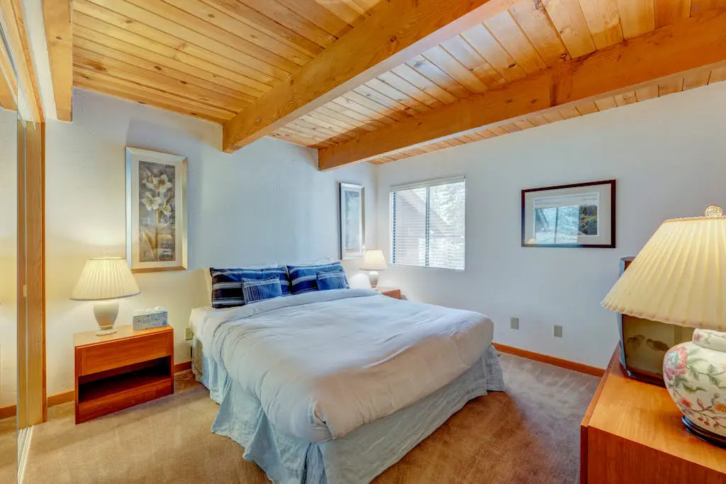 Remodeled home with private hot tub, pool access & free ski shuttle