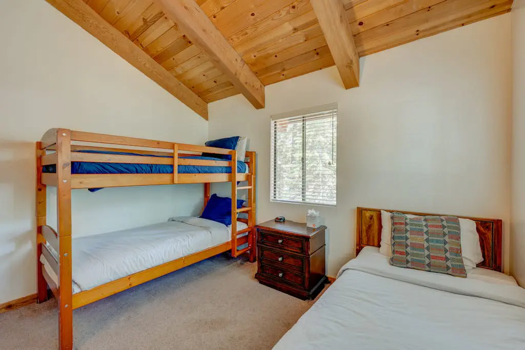 Remodeled home with private hot tub, pool access & free ski shuttle