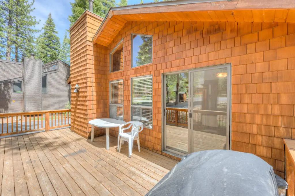 Remodeled home with private hot tub, pool access & free ski shuttle