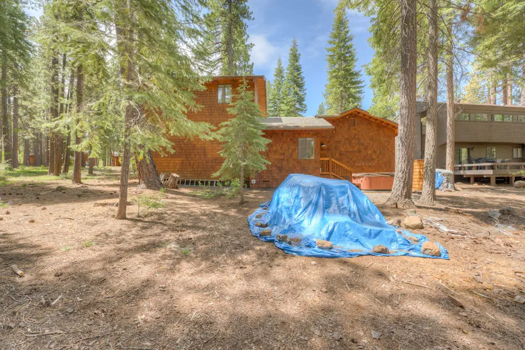 Remodeled home with private hot tub, pool access & free ski shuttle