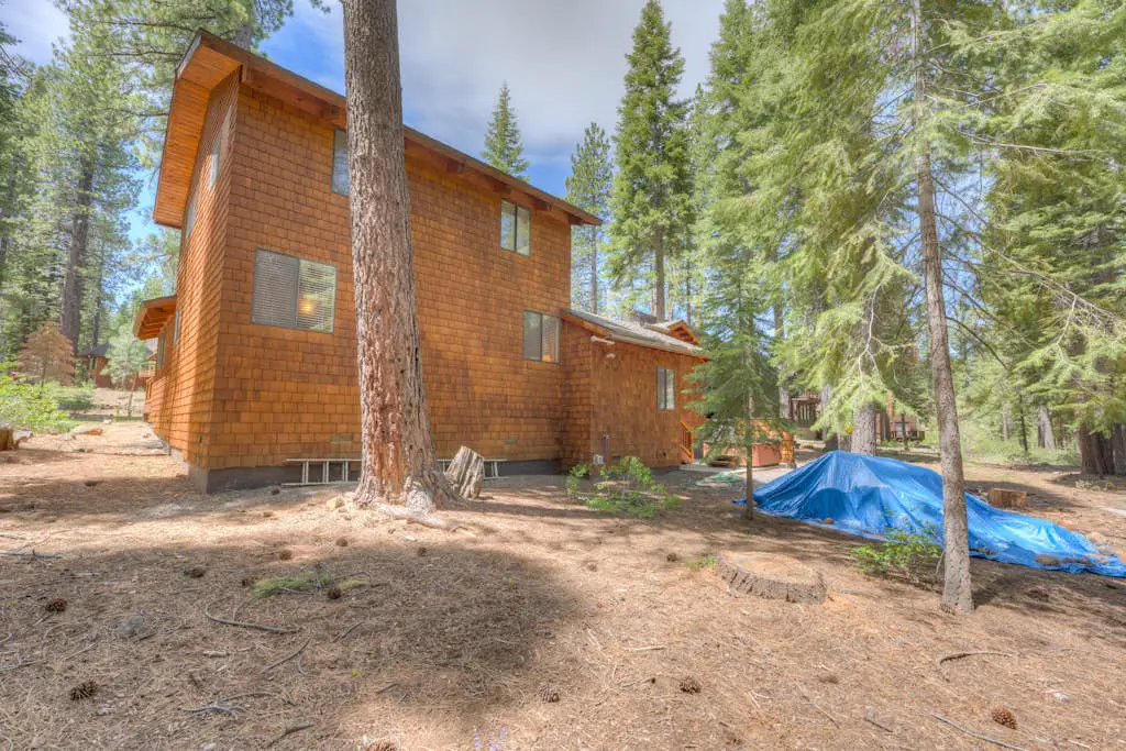 Remodeled home with private hot tub, pool access & free ski shuttle