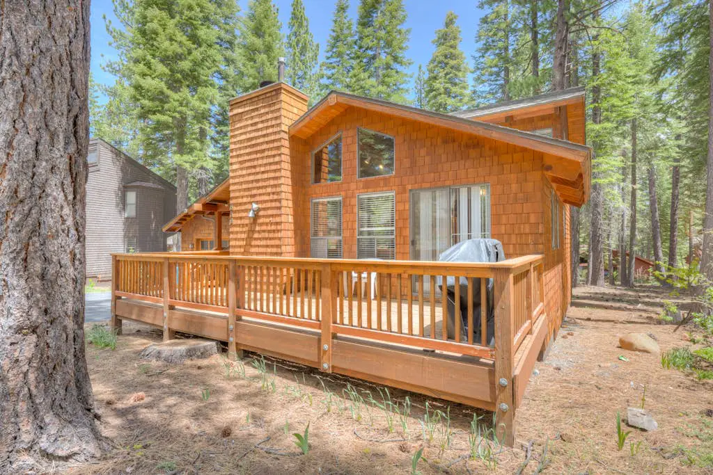 Remodeled home with private hot tub, pool access & free ski shuttle