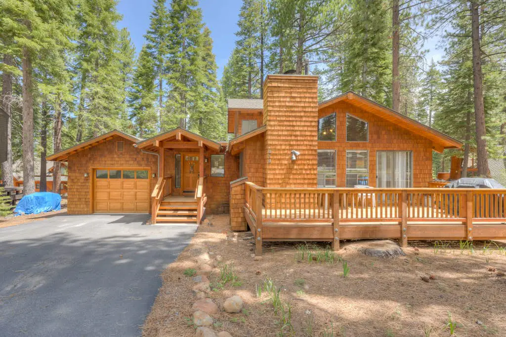Remodeled home with private hot tub, pool access & free ski shuttle