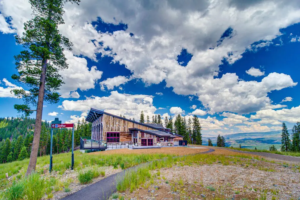 Fine lodge near skiing with futon & ski locker