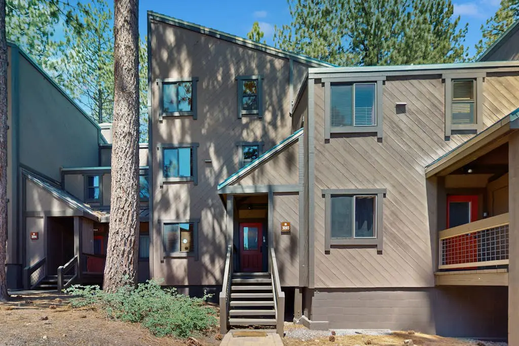 Vintage Ski Condo Close to Slopes with WiFi, Shared Pools & Hot Tub, & Tennis