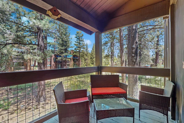 Vintage Ski Condo Close to Slopes with WiFi, Shared Pools & Hot Tub, & Tennis