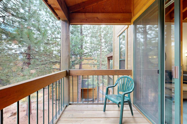 Mountain Condo with Fireplace, Balcony, WiFi