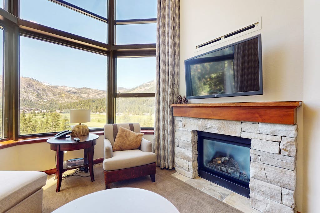 Everline Resort & Spa Ski-in-ski-out condo with elevator, pool, hot tub, & spa