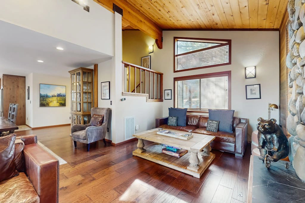 Remodeled house with private hot tub, pool access, tennis, & Ping-Pong