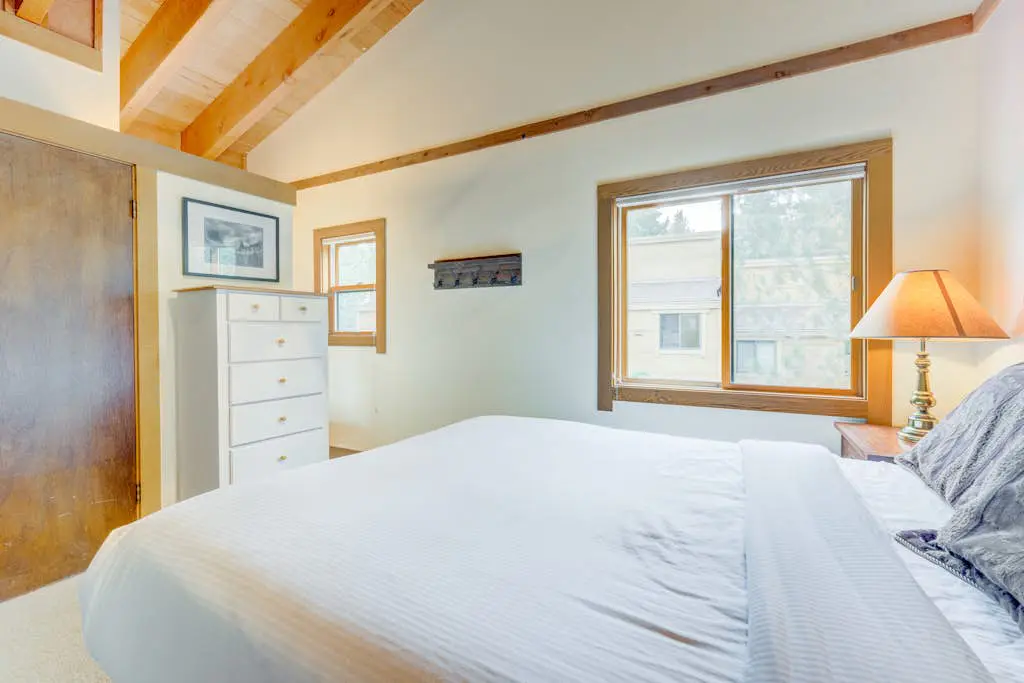 Cheery Gold Bend Family Condo