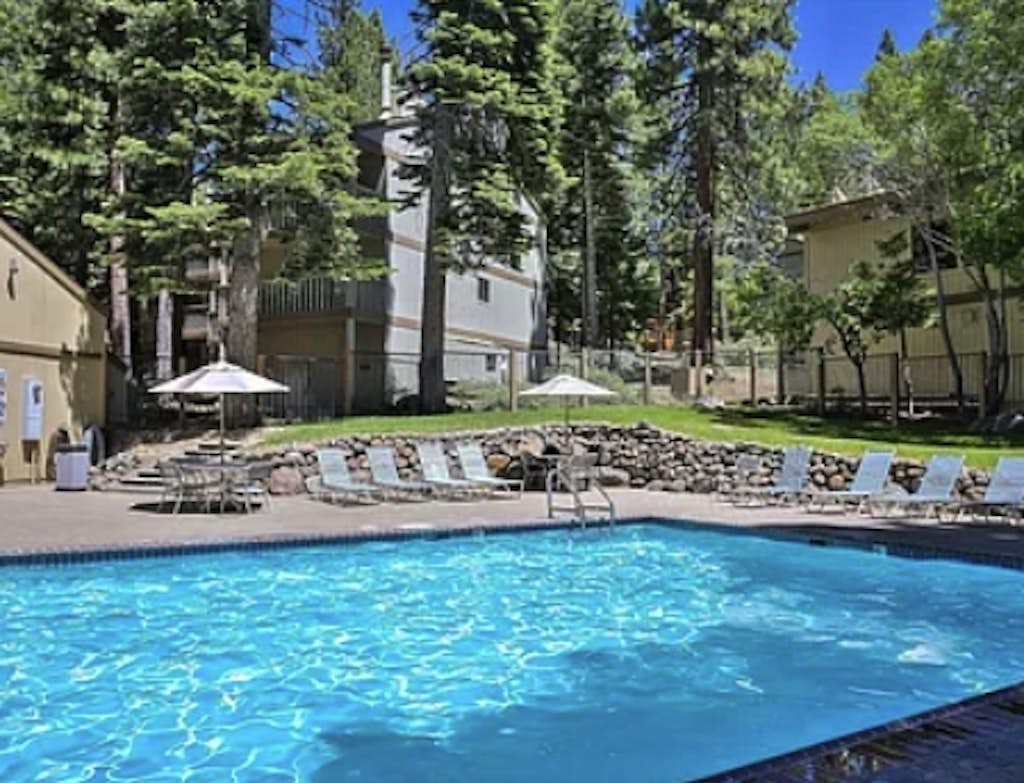 Creekside Comfort Meets Tahoe Adventure - Your Stylish Getaway in Kings Beach