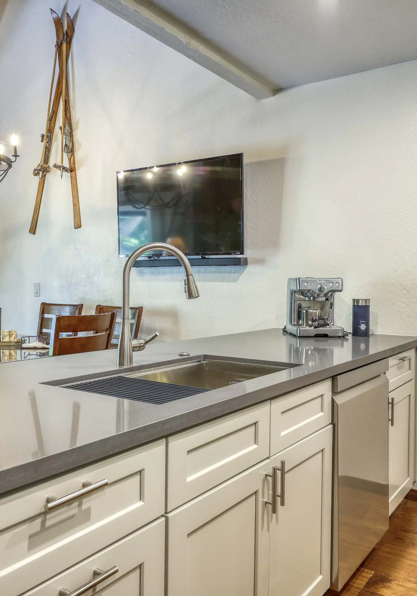 Creekside Comfort Meets Tahoe Adventure - Your Stylish Getaway in Kings Beach