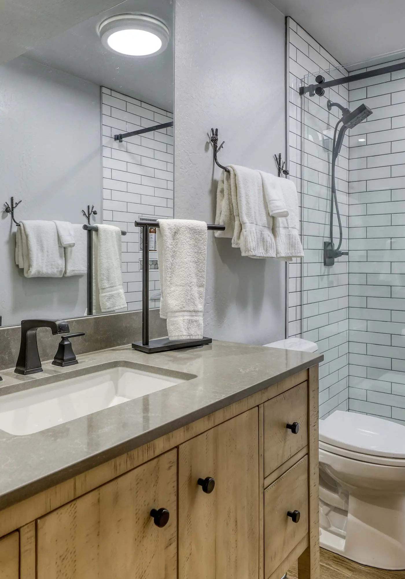 Creekside Comfort Meets Tahoe Adventure - Your Stylish Getaway in Kings Beach
