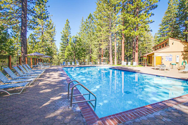 ๐๏ธ Family-Friendly Condo with Pool, Tennis, Deck & Walk to Beach Access ๐๏ธ