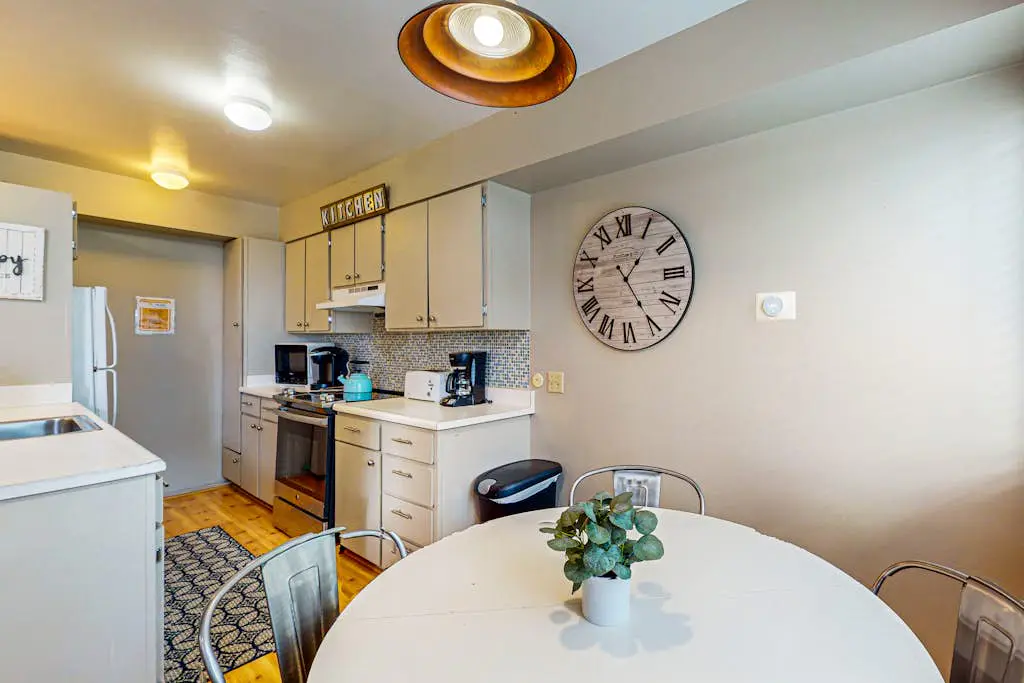 Family-Friendly Condo with Pool, Tennis, Deck & Walk to Beach Access