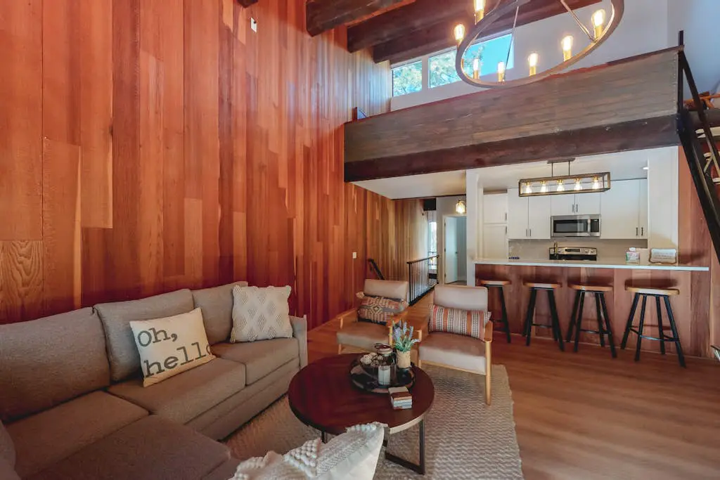 Mountain Home with Gas Fireplace, Fast WiFi, Balcony, Shared Pool, Tennis