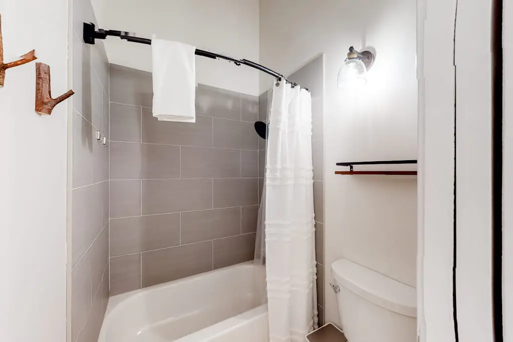Mountain Home with Gas Fireplace, Fast WiFi, Balcony, Shared Pool, Tennis