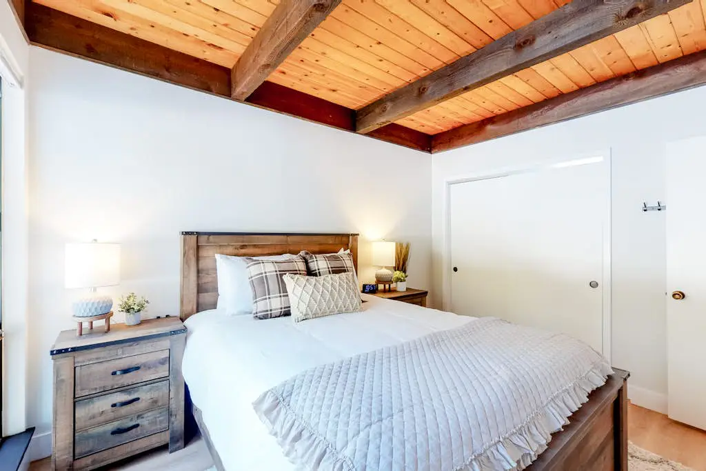 Mountain Home with Gas Fireplace, Fast WiFi, Balcony, Shared Pool, Tennis