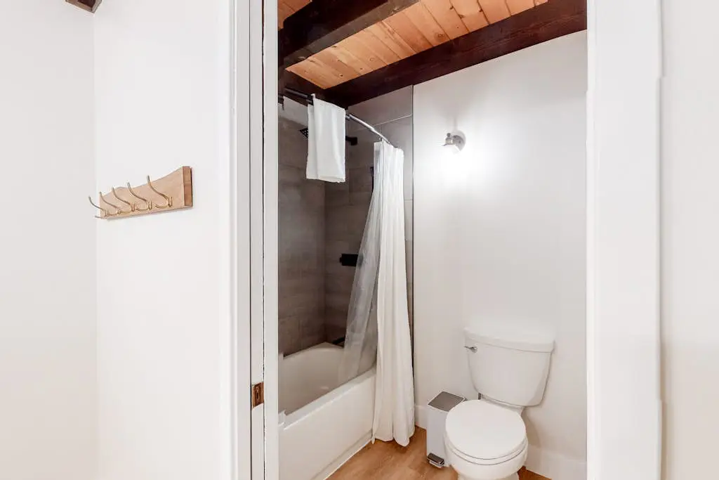 Mountain Home with Gas Fireplace, Fast WiFi, Balcony, Shared Pool, Tennis