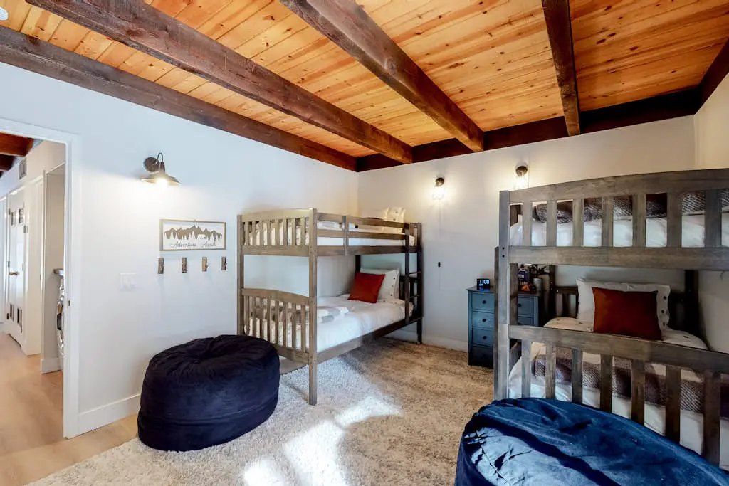 Mountain Home with Gas Fireplace, Fast WiFi, Balcony, Shared Pool, Tennis