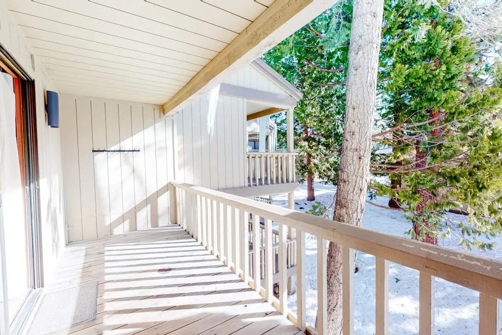 Mountain Home with Gas Fireplace, Fast WiFi, Balcony, Shared Pool, Tennis