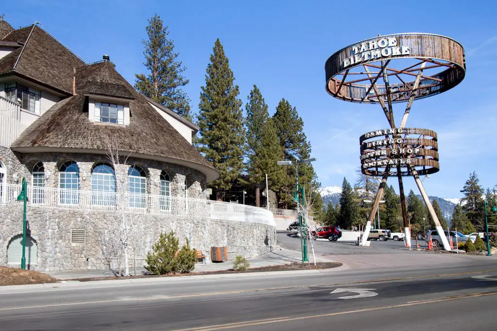 Mountain Home with Gas Fireplace, Fast WiFi, Balcony, Shared Pool, Tennis