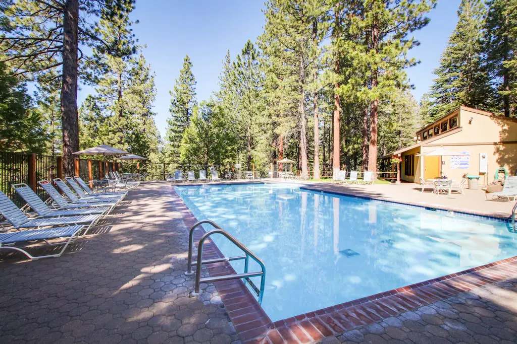 Mountain Home with Gas Fireplace, Fast WiFi, Balcony, Shared Pool, Tennis