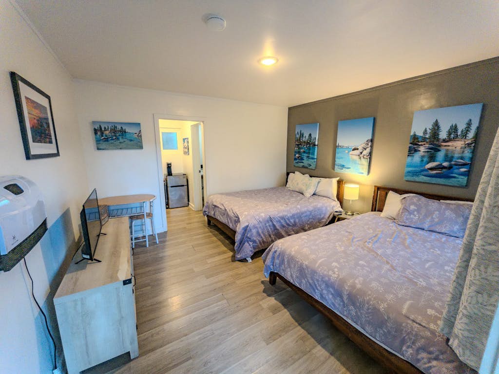 Inviting hotel with lakeview, golf, skiing, WiFi, & Netflix