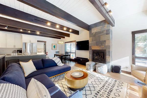 Tahoe-Modern Condo with High-Speed WiFi, Fireplace, & W/D