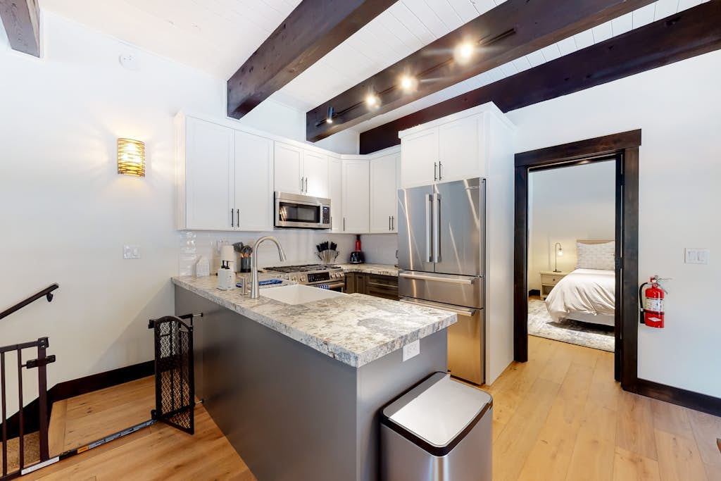 Tahoe-Modern Condo with High-Speed WiFi, Fireplace, & W/D