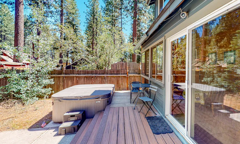 All-Season Getaway | Hot Tub & Backyard | Walk 2 Blocks to Lake & Restaurants