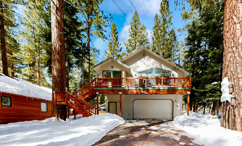 Modern, bright home with great deck - walk to Kings Beach, golf & town