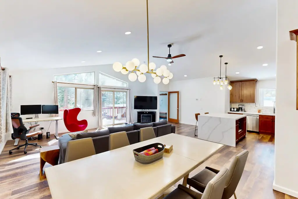 Modern, bright home with great deck - walk to Kings Beach, golf & town