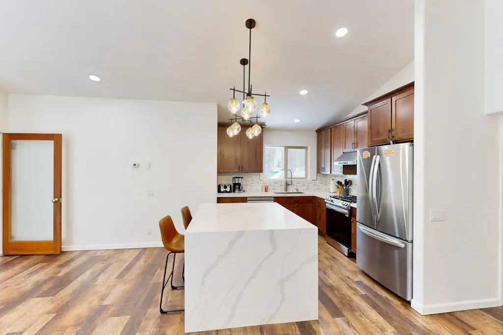 Modern, bright home with great deck - walk to Kings Beach, golf & town