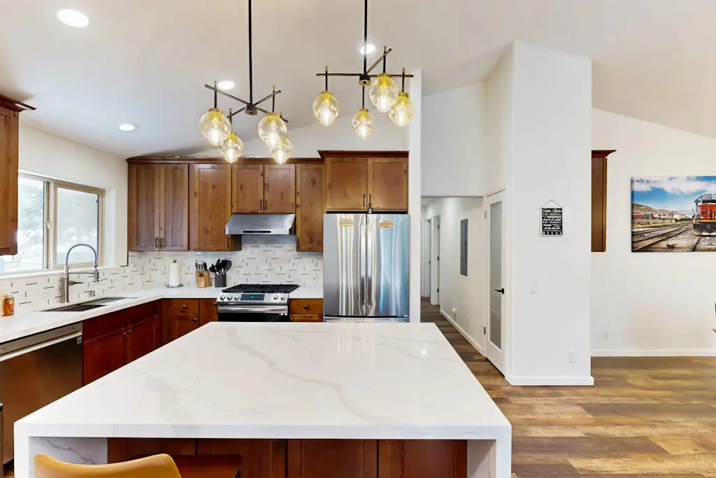 Modern, bright home with great deck - walk to Kings Beach, golf & town