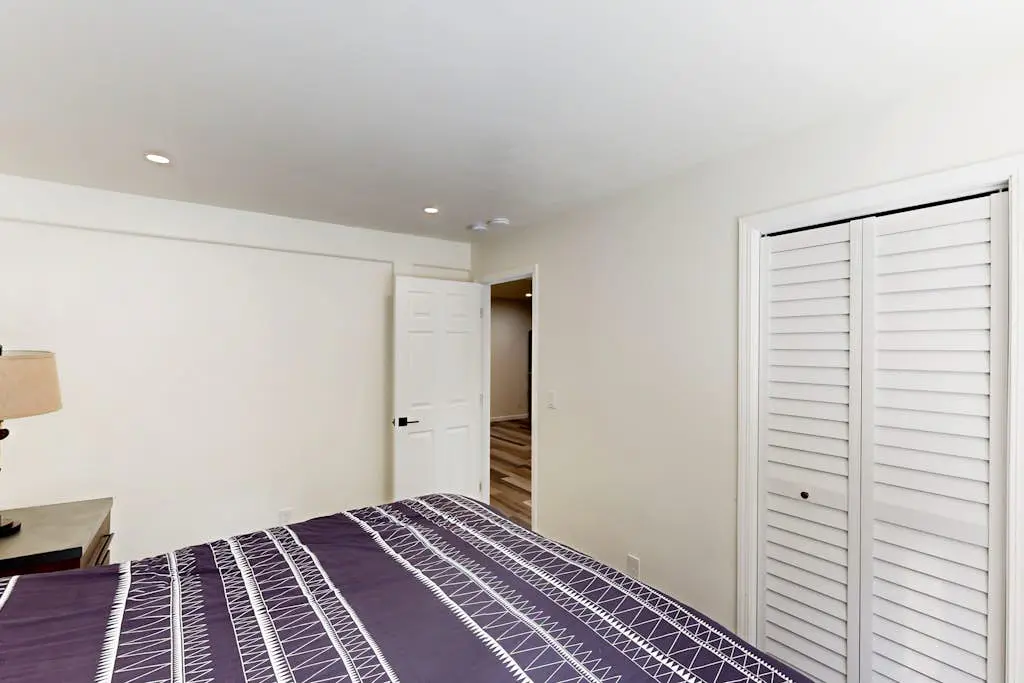 Modern, bright home with great deck - walk to Kings Beach, golf & town