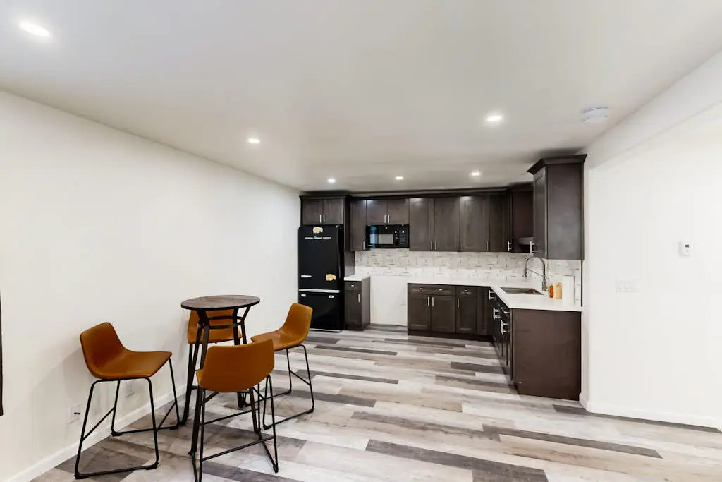 Modern, bright home with great deck - walk to Kings Beach, golf & town
