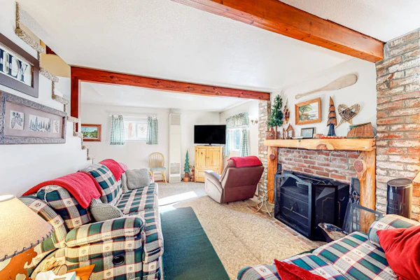 Darling cabin near beach/lake with wood stove & private washer/dryer