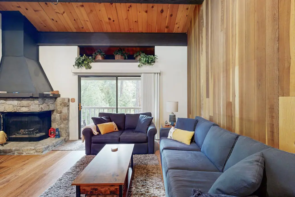 Creekside retreat with pool access, deck, fireplace, and high speed WiFi