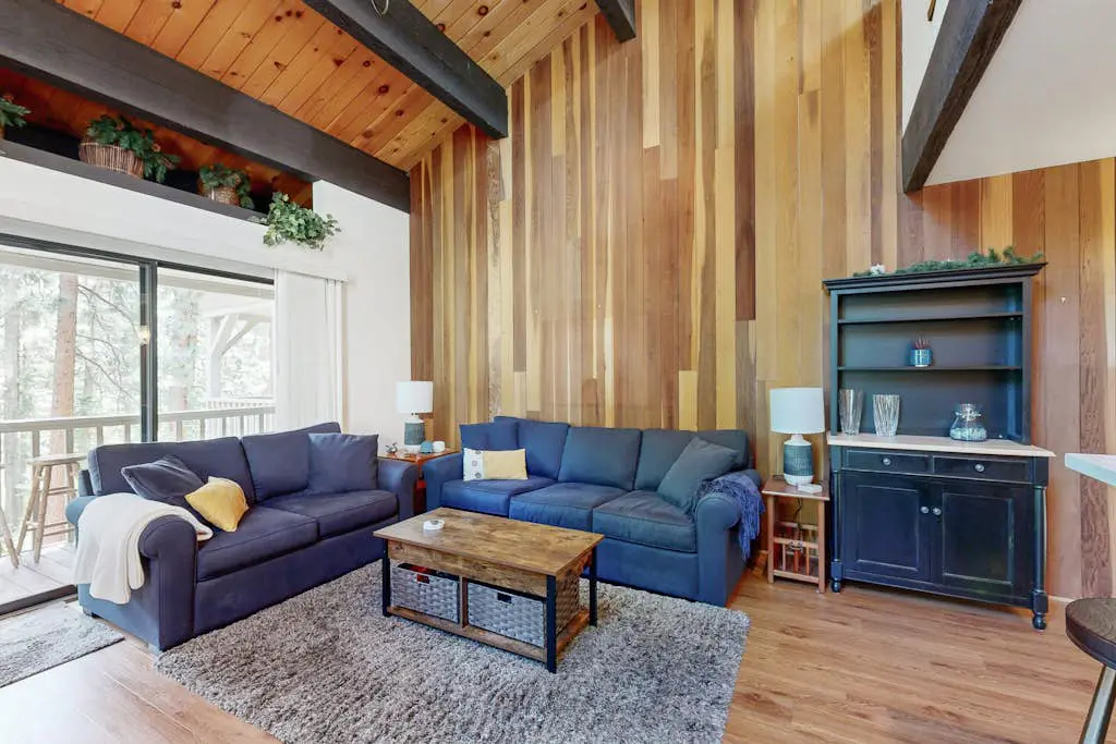 Creekside retreat with pool access, deck, fireplace, and high speed WiFi