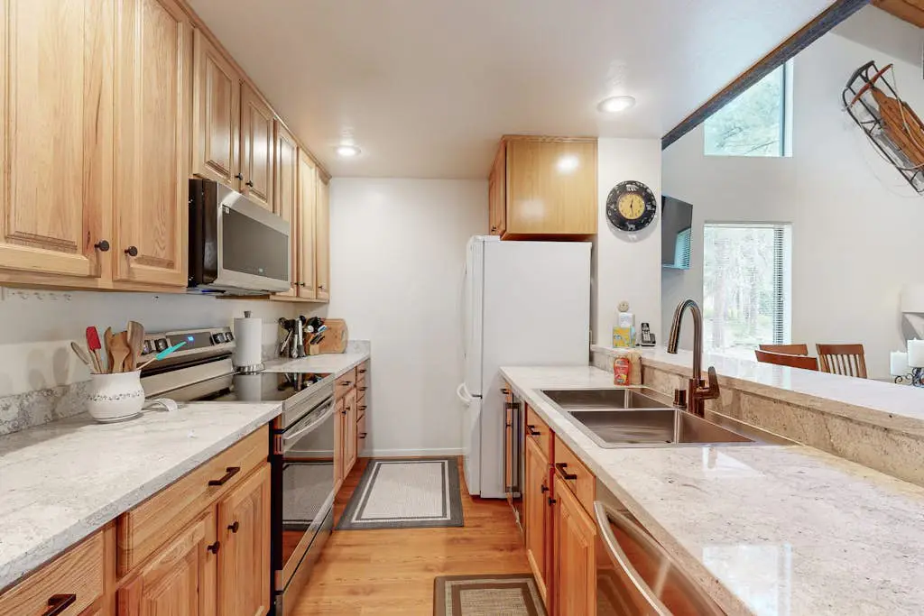 Creekside retreat with pool access, deck, fireplace, and high speed WiFi