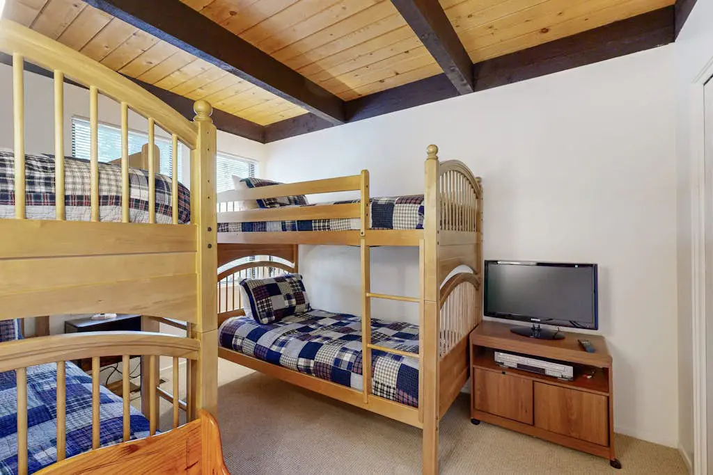 Creekside retreat with pool access, deck, fireplace, and high speed WiFi