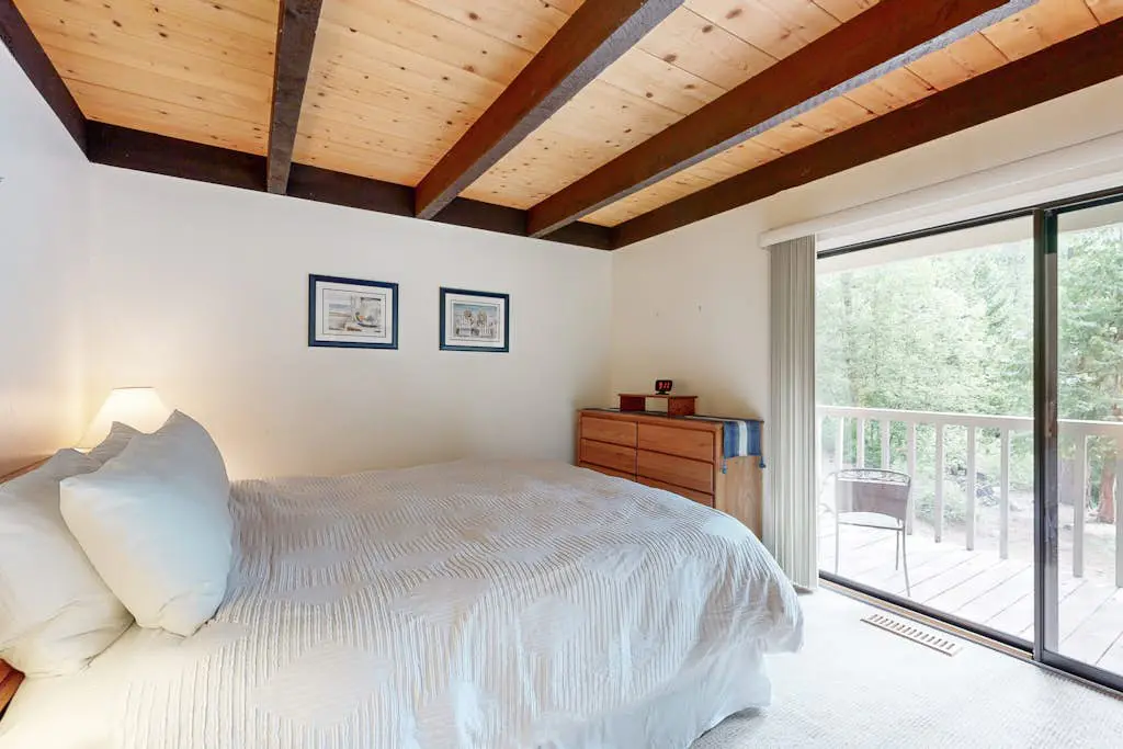 Creekside retreat with pool access, deck, fireplace, and high speed WiFi