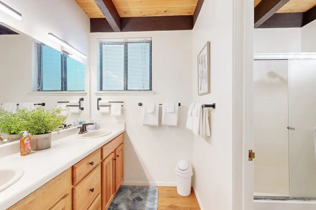 Creekside retreat with pool access, deck, fireplace, and high speed WiFi
