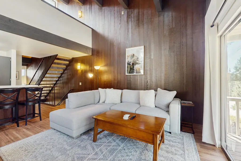 Modern Townhome with Lake views, Fireplace, Pool, Spa
