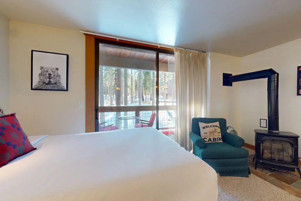 Bright studio with access to hot tub & pools - near the slopes