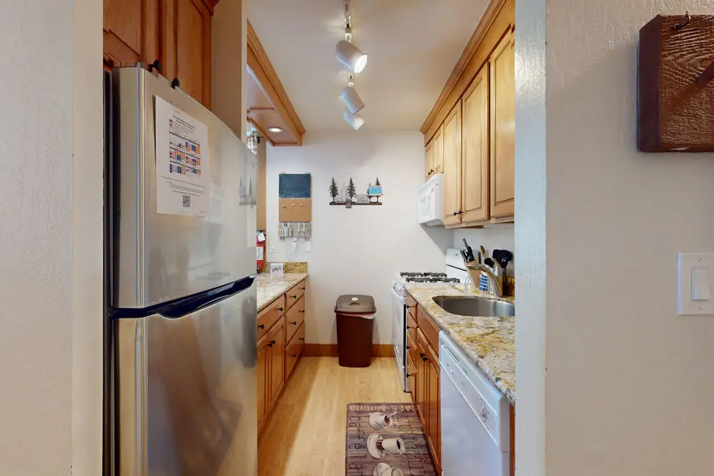 Bright studio with access to hot tub & pools - near the slopes