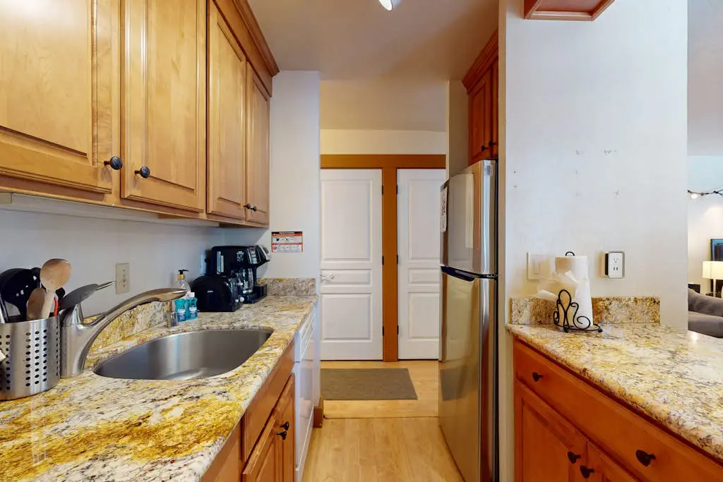 Bright studio with access to hot tub & pools - near the slopes