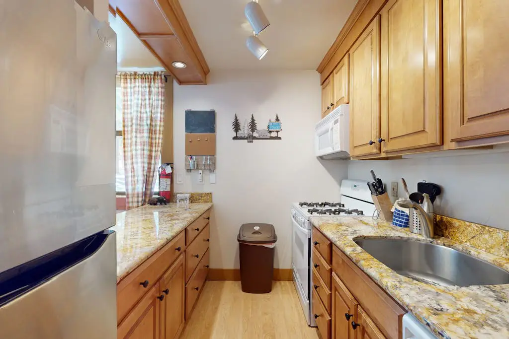 Bright studio with access to hot tub & pools - near the slopes